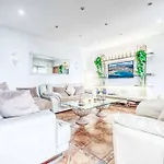 Isabel Sol Villa *
